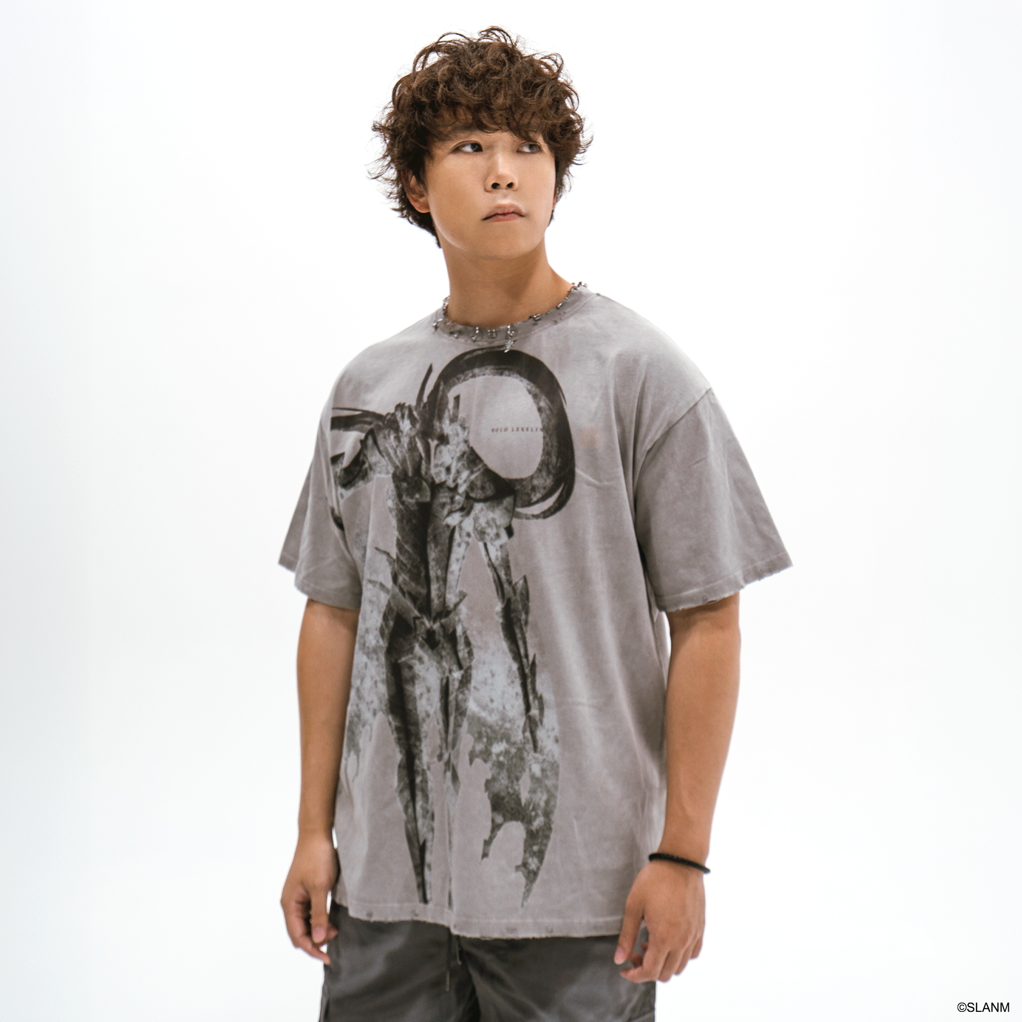 Pierced Light Grey Igris Acid Wash T-shirt (Solo Leveling)